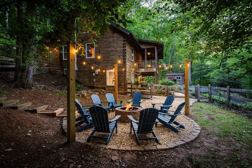 Luxurious 4Br Cabin off 151 Brew/Wine Trail - Image 1