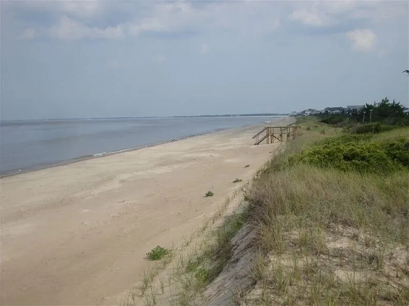 Vi er lige ved vandet strand-vand foran - Image 1