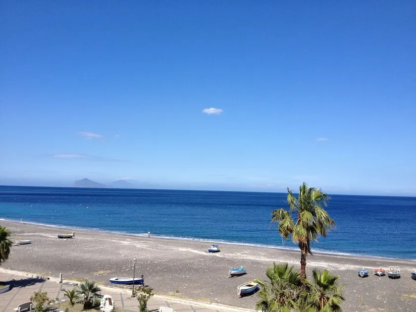 Zenzero canneto beach lipari - Image 1