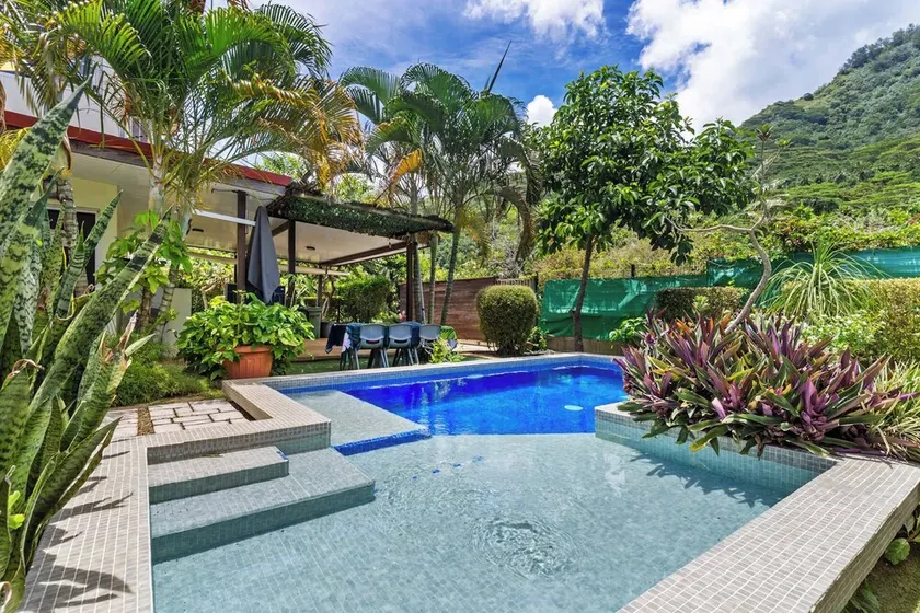 Modern Villa with Pool & Garden - Image 1