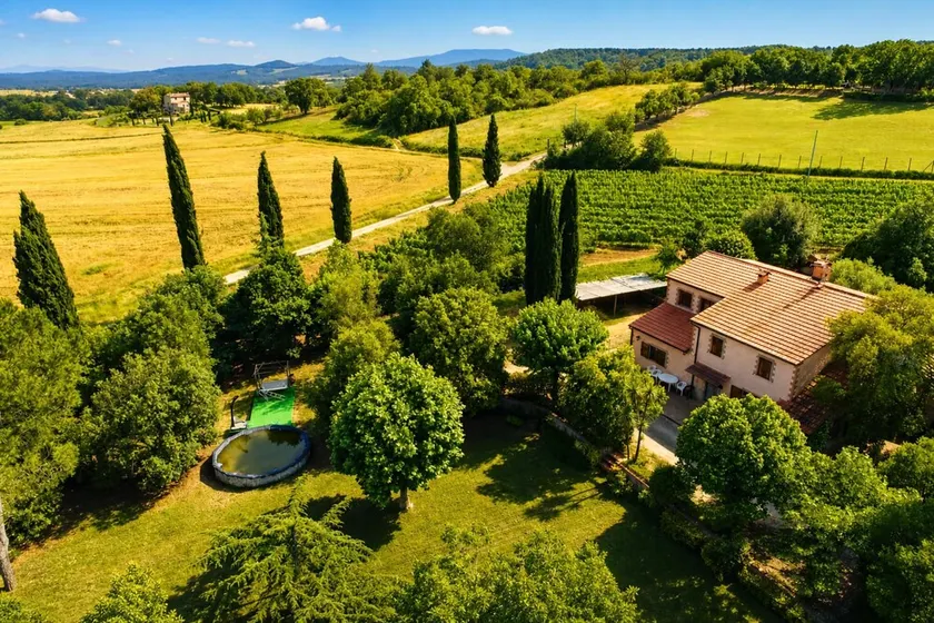 Voll ausgestattete Villa mit Terrasse und Garten - Image 1