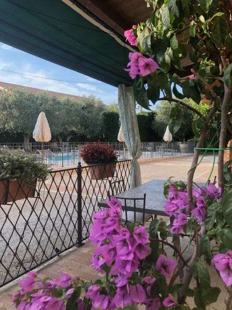 \"Casale Giacinta\" gammelt sommerhus mellem hav og bjerge med swimmingpool - Image 1