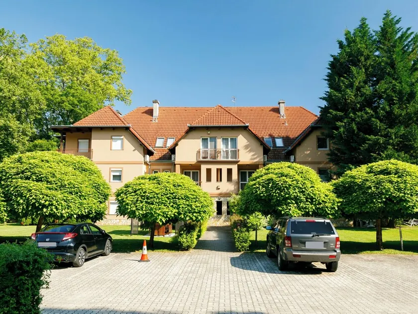 Apartment house in the center of Balatonföldvár 4 - Image 1