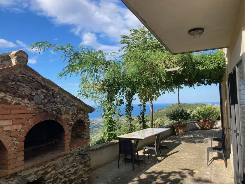 Authentic Calabria ... Casa perto do mar e as majestosas montanhas pés .... - Image 1
