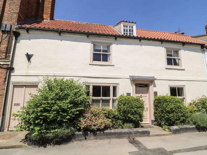 54 BRIDGE STREET, character holiday cottage, with open fire in Brigg - Image 1