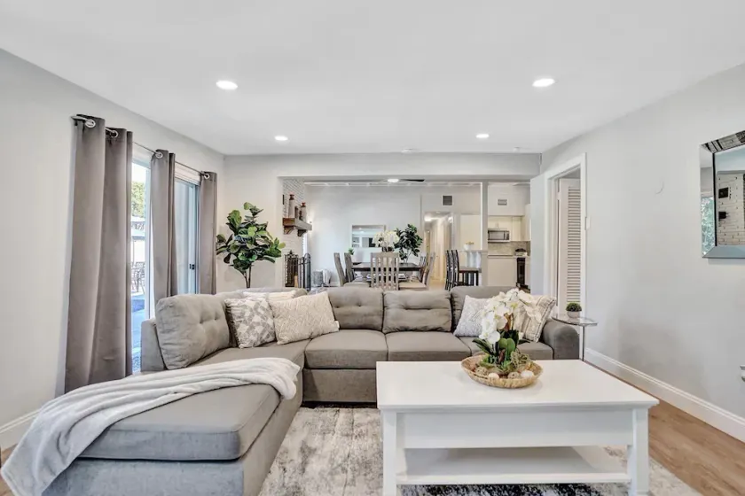 5BR with Heated Pool 5 min to Beach - Image 1