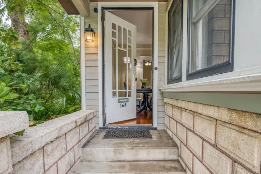 16 Saragossa Street A - Image 1
