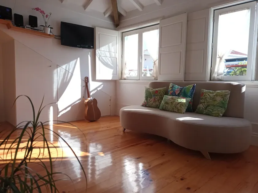 ROMANTIC and light apartment in Oportodowntown with mezzanine. - Image 1