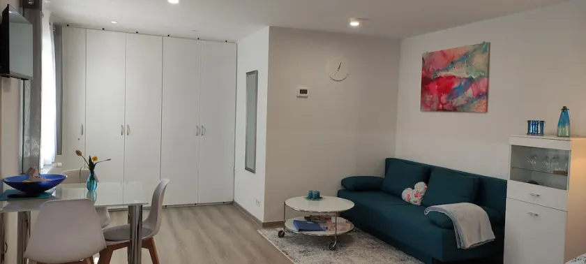 Small, lovingly furnished vacation apartment with terrace - Image 1