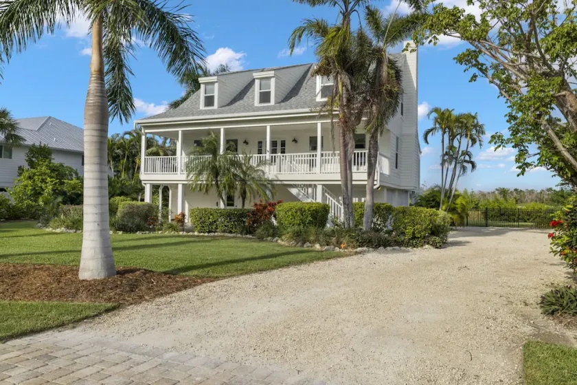 Beautiful Southern Charmer home overlooking the Dunes Golf Course and Wildlife pond - Image 1