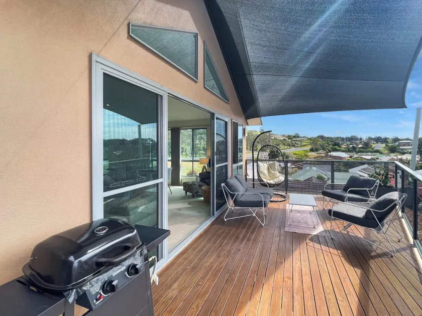 Beachside Retreat With Garage Parking - Image 1