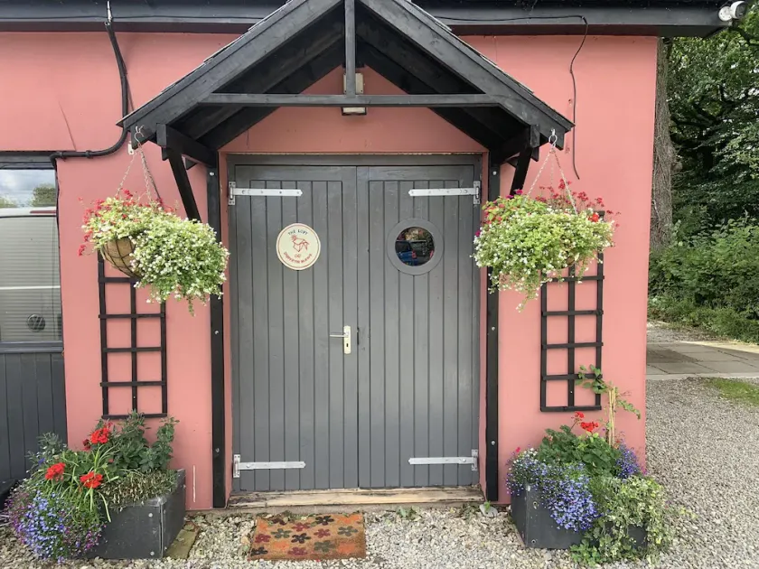 Hébergement spacieux de deux chambres dans un cadre rural idyllique - Image 1