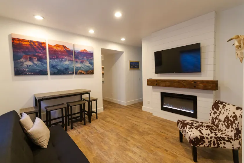 Modern guest suite, central location in SLC valley - Image 1