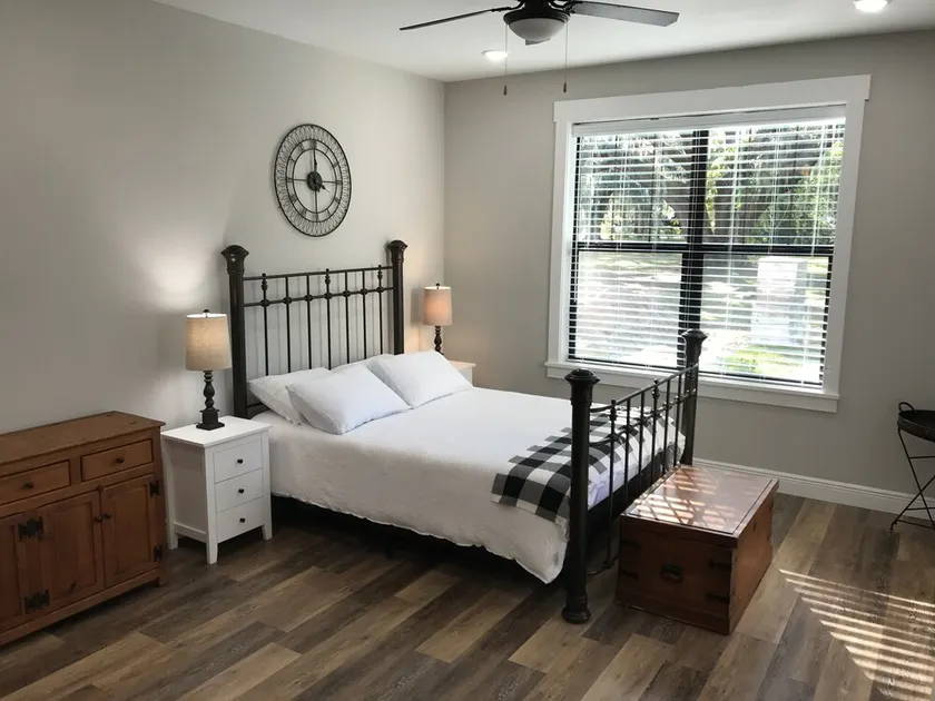 The Oak View Place.. - Image 1