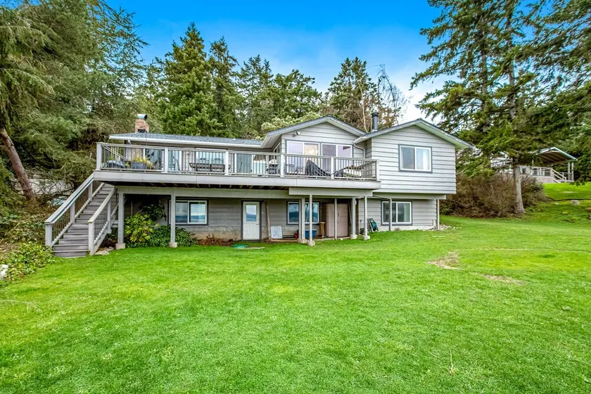 Waterfront home on Saratoga Passage with amazing view, deck & beach access - Image 1
