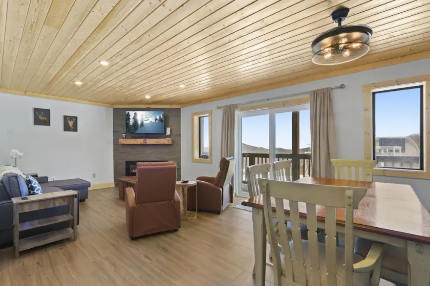 BEST NEW Ski-In Ski-Out 2 bd/2ba Condo. Pool/Hotub - Image 1
