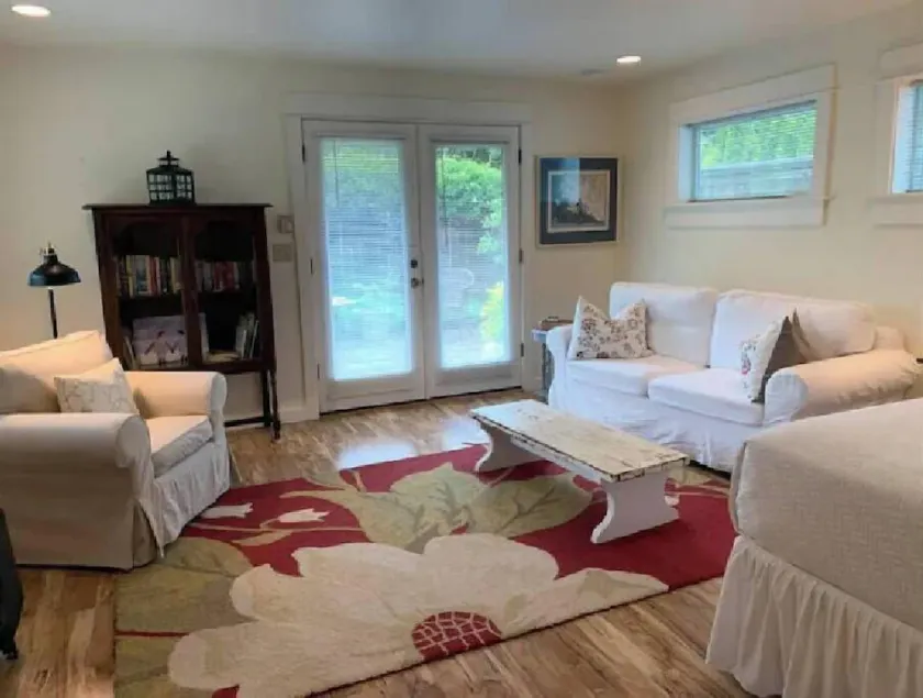 Courtyard Studio Apt - Image 1