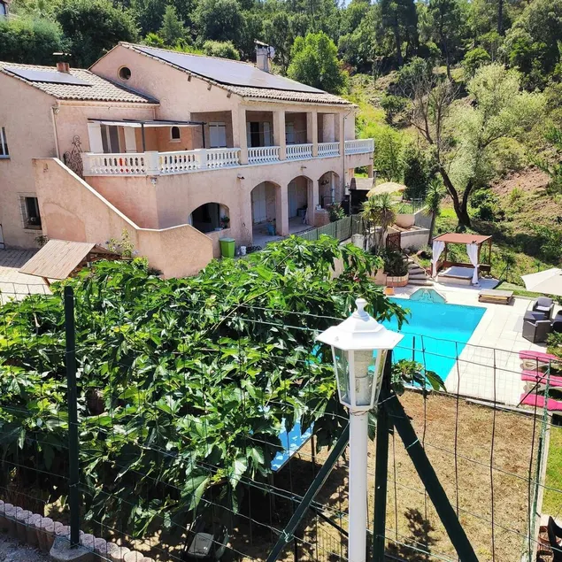 Belle villa spatieuse quartier résidentiel et calme - Image 1