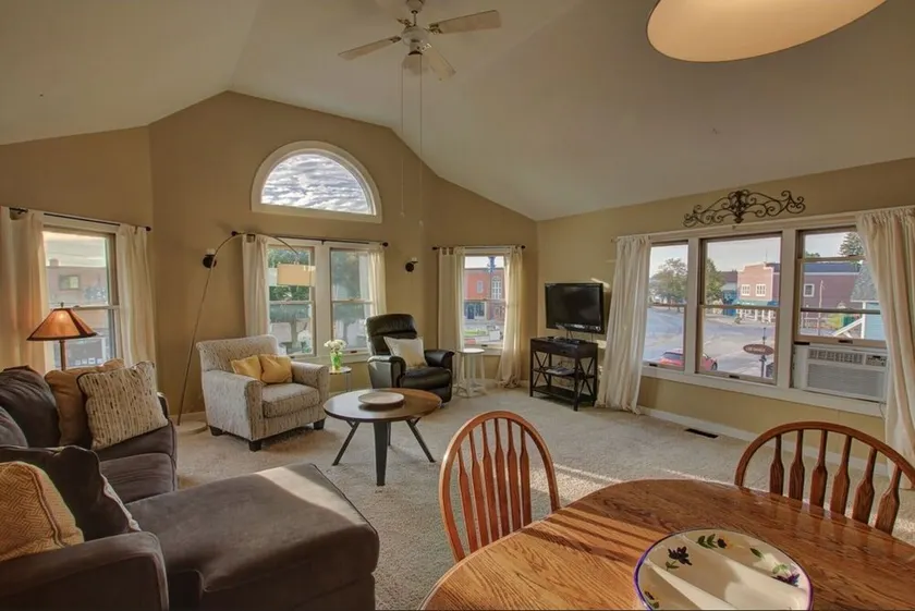 Suttons Bay Village View Apartment - Image 1