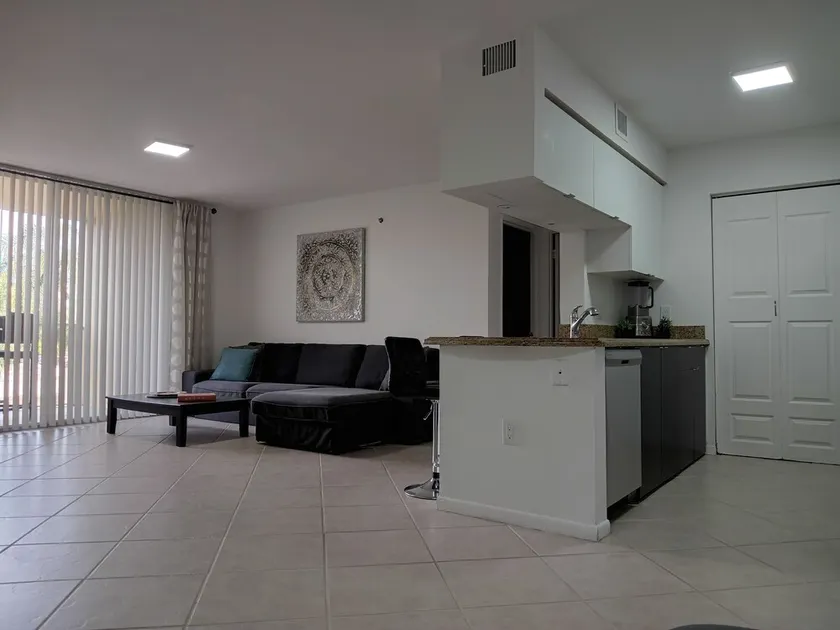 Modern cozy feeling Next to Beach and Aventura Mall - Image 1
