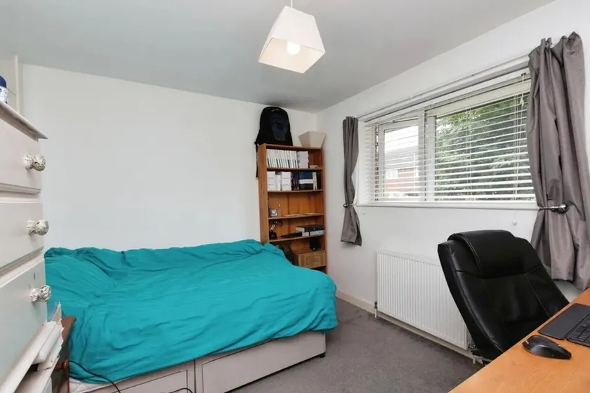Spacious 4-Bedroom Family Home Sleeps 8 - Image 1