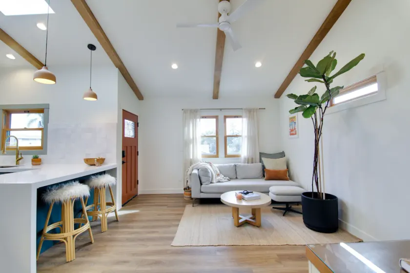New Beach Bungalow 5 min from beach and restaurants + Hot Tub! - Image 1