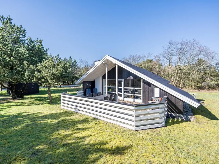 Bright Cottage with Covered Terrace-By Traum - Image 1