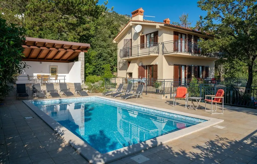 Pet friendly home in Plomin - Image 1