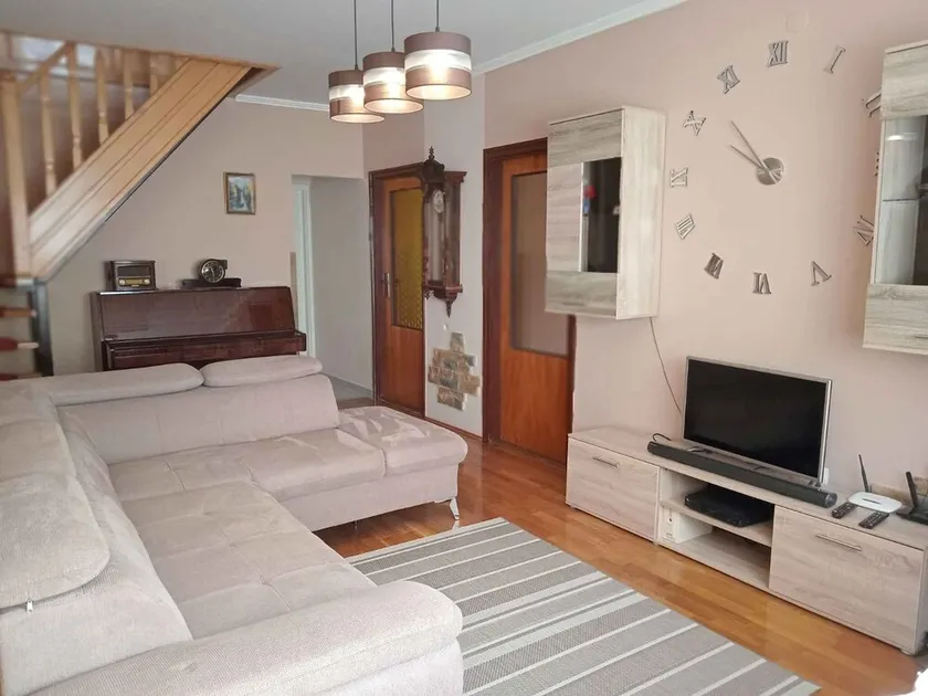 Holiday home with Internet access and barbecue - Image 1