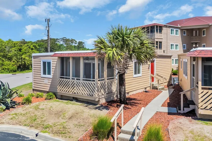 Pet Friendly Ocean View Cottage - Outdoor Pool - Walk to main street - Image 1
