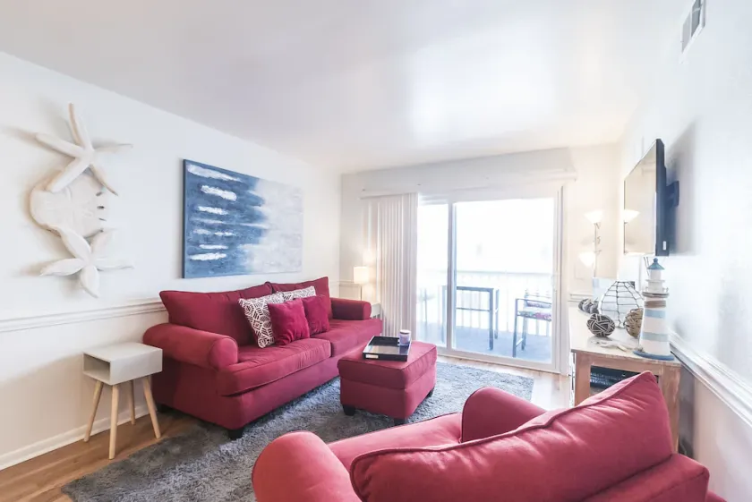 Recently Renovated Ocean view condo, small complex + Free Attraction Tickets! - Image 1