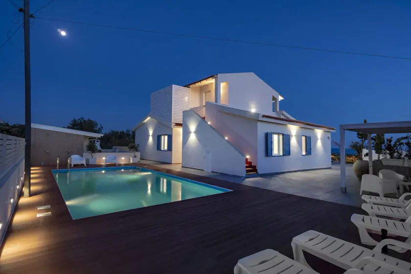 Villa Nettuno, enchanting contemporary villa, seafront , with pool - Image 1