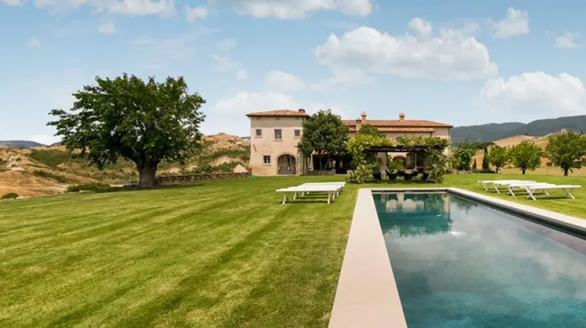 Superb villa in Val d'Orcia. heated pool. design interiors - Image 1