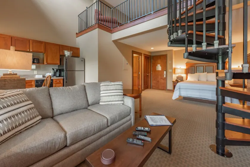 A305 Studio & Loft Lake View - Image 1