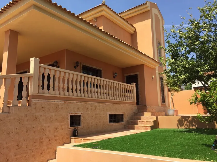 Ny familie villa med privat solvarme pool - Image 1