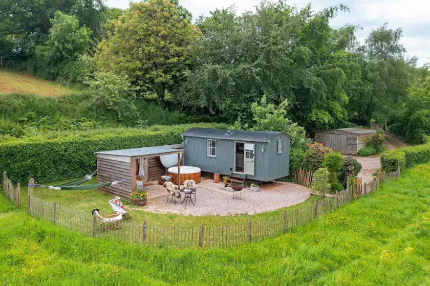 Apple Blossom -Shepherd Hut, Hot Tub, Wood Burner - Image 1