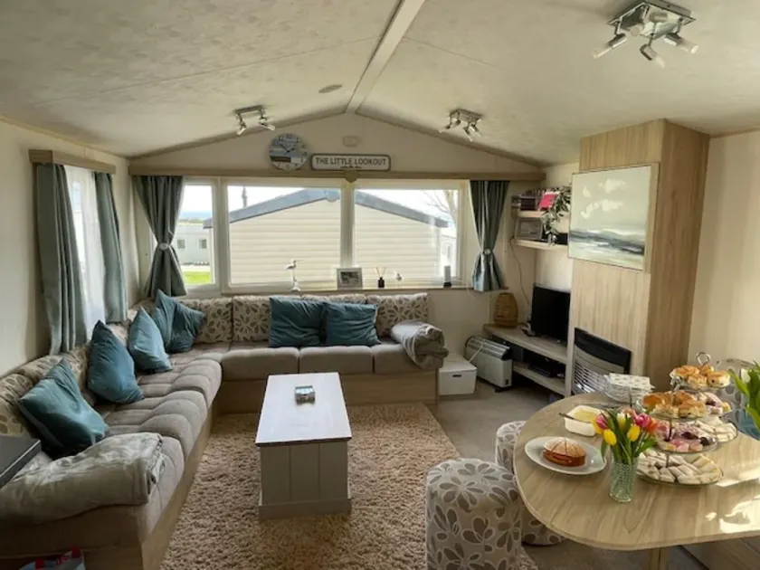 3 Bed-Sleeps 8-Pet Friendly-Parking-Sea View - Image 1