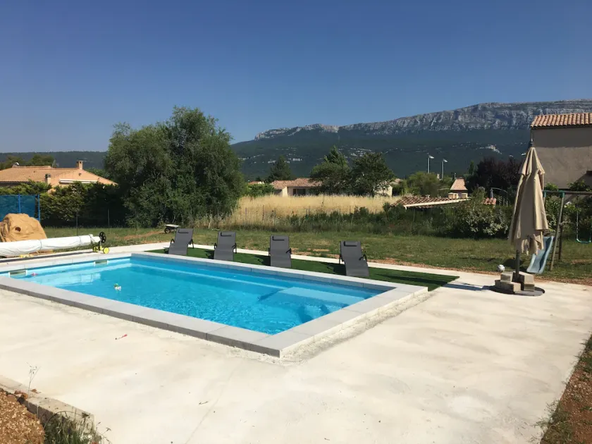 Schönes Einfamilienhaus mit Pool - Image 1