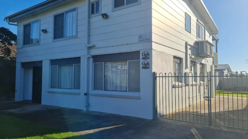 Fishos Hangout 2 - Unit 2 Sinclair St 21 - Image 1