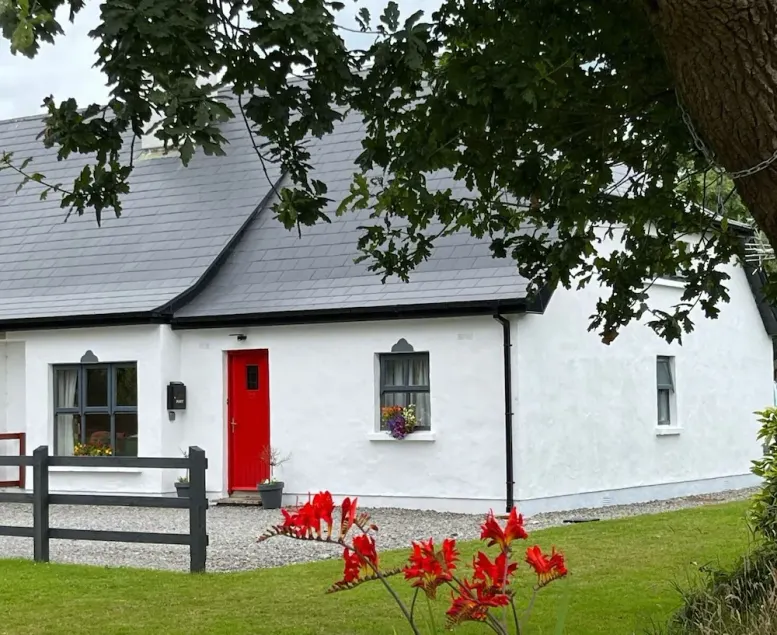 #Charming Killarney Cottage - Image 1