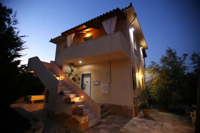 Maison d'hôtes avec vue, comme la famille, animal -Friendly, la qualité grec déjeuner, propre. - Image 1