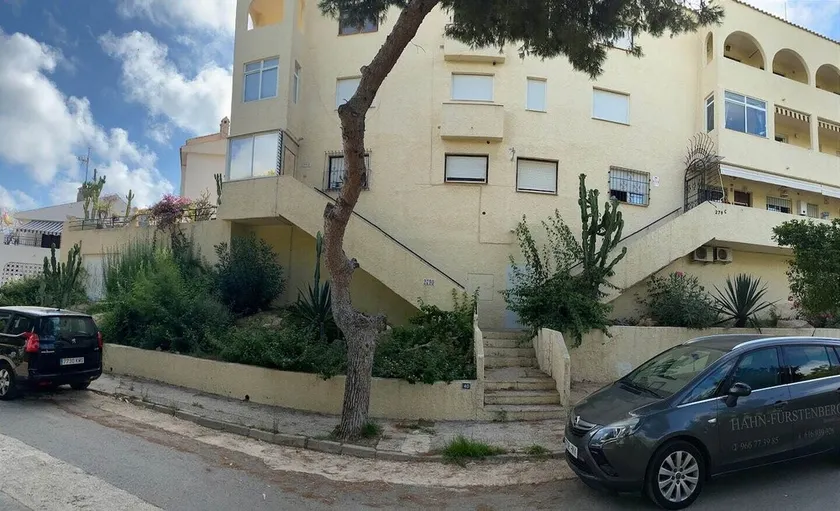 La Zenia beach Renovated 3-bedroom, 2.5 bath condo w/patio/AC - Image 1