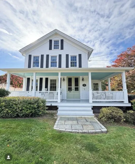 The Farmhouse Downtown Mystic~Walk to Seaport, Shops and Restaurants - Image 1