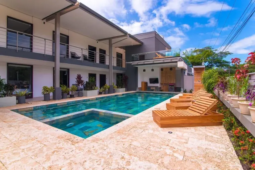 Paradise Bay Hotel Boutique - Image 1
