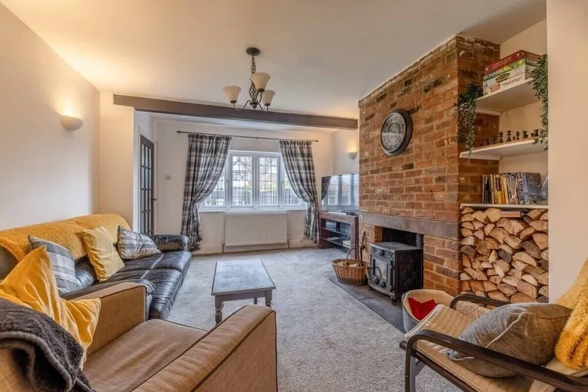 Cosy 3 Bed Home Near Dorney| Parking - By Tempstay - Image 1