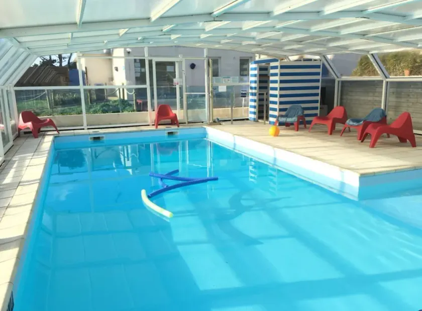 House 4/6 persons with heated swimming pool, 100 m from the beach - Image 1
