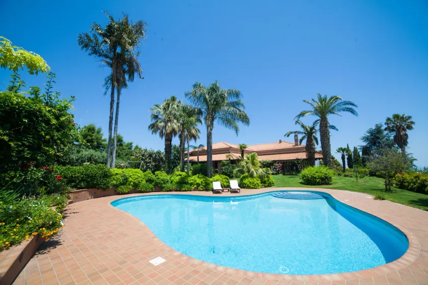 Elegant villa i panoramaudsigt med privat swimmingpool. - Image 1