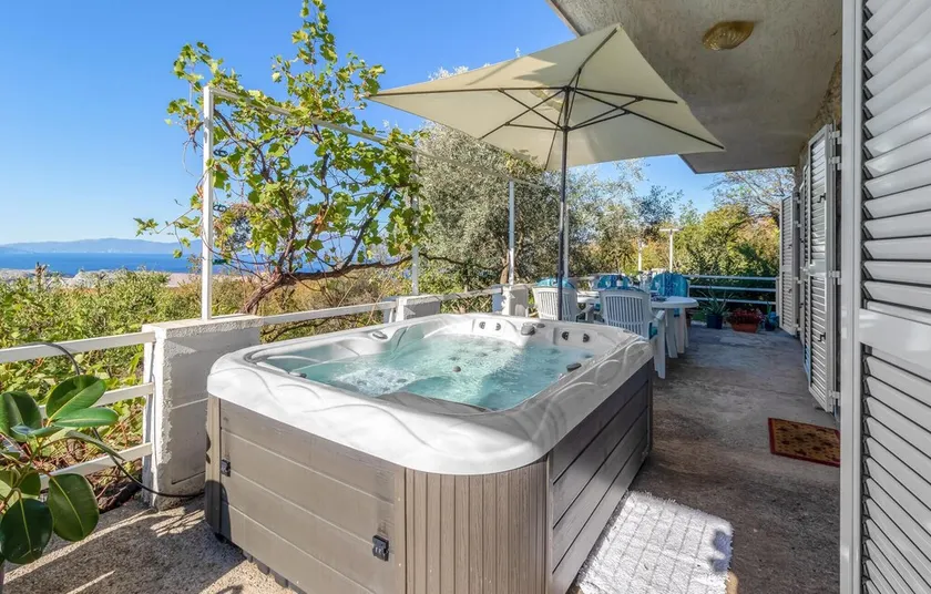 2 Bedroom Beach Front Home In Smrika - Image 1
