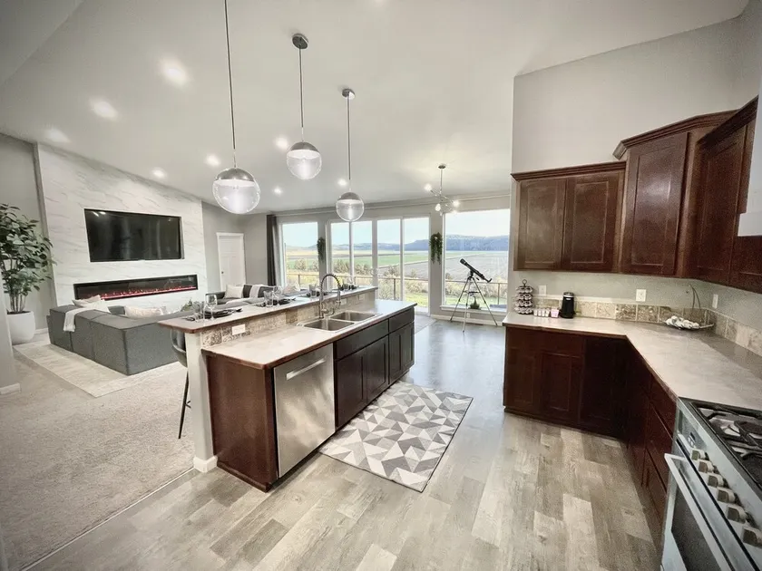⭐️ Modern 4BR W/ View - Crater Lake National Park - Running Y Resort ⛳️ House - Image 1