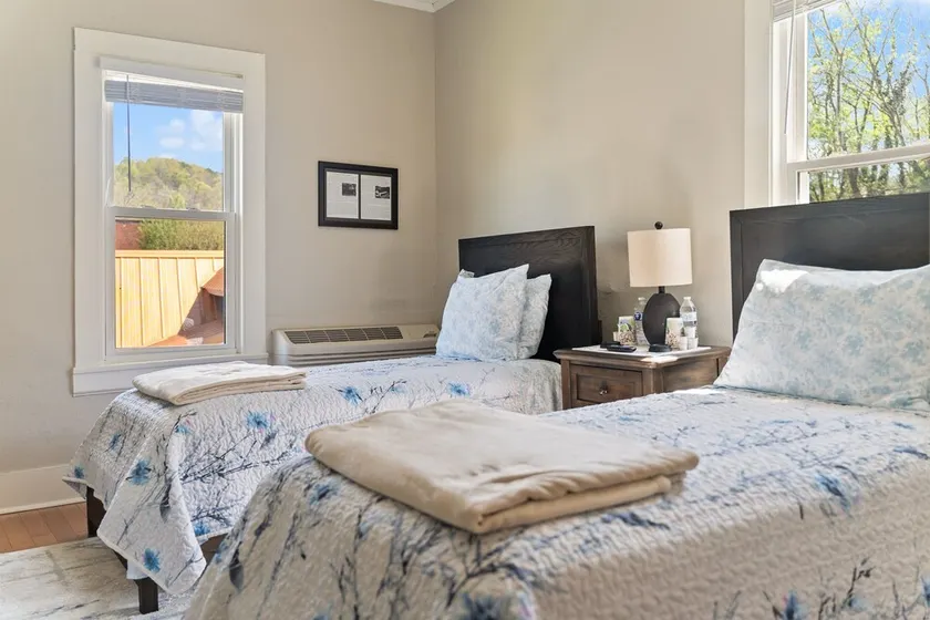 Luxurious Inn Next to the Mountains and the River, The Cole Room 9B - Image 1